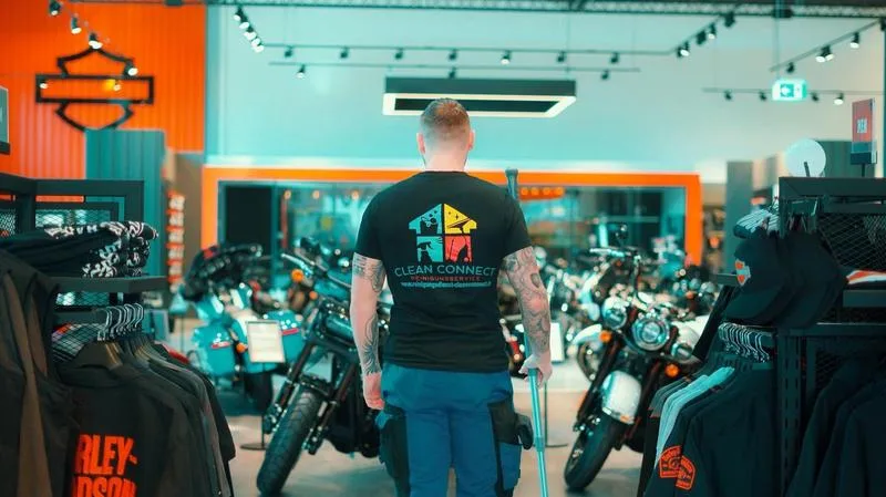 Clean Connect Mitarbeiter im Harley-Davidson Store Köln-Bonn